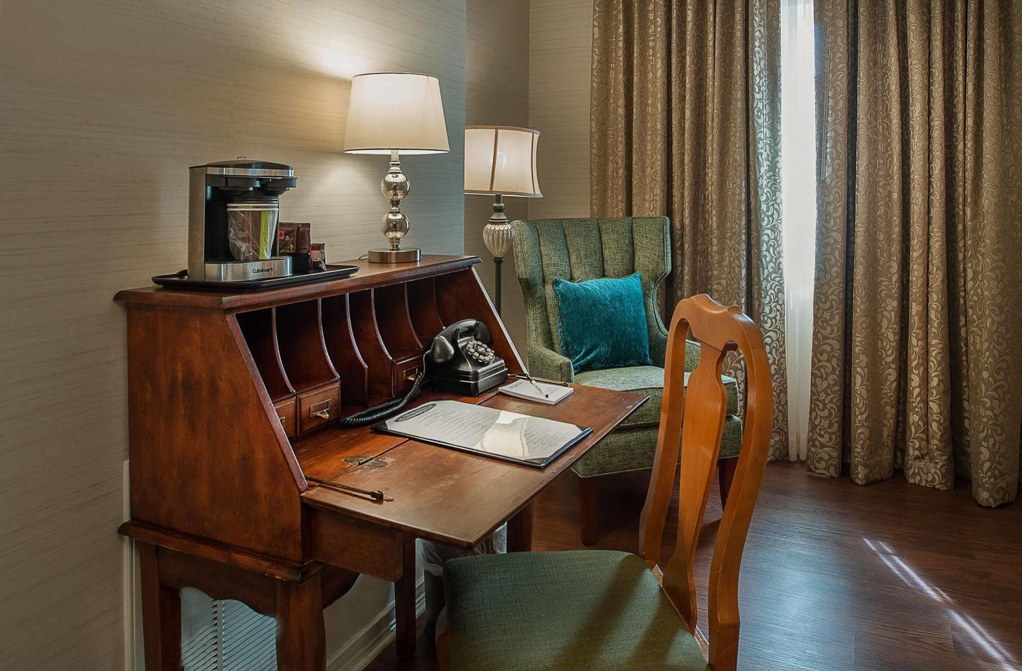 Seven Gables Inn, St Louis West, A Tribute Portfolio Hotel Clayton Eksteriør billede