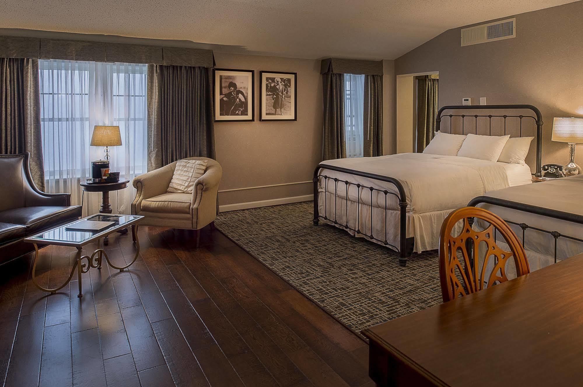 Seven Gables Inn, St Louis West, A Tribute Portfolio Hotel Clayton Eksteriør billede